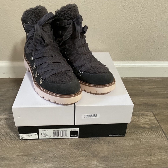 New Dolce Vita Pacen Boots - Picture 1 of 3